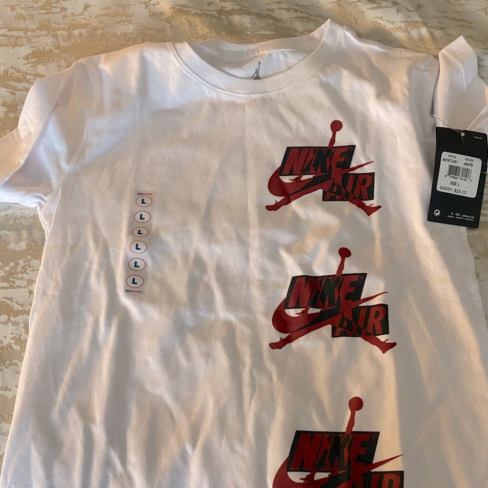 Nike Air boys t-shirt.
